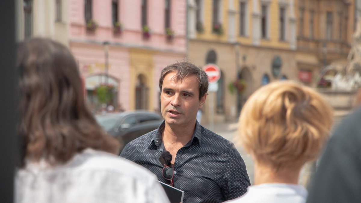 🌍 Udržitelnost a civilizace dorazila do Olomouce!
Putovní výstava společnosti Medialogue je i díky CATRIN <a href="/UPOlomouc/">Univerzita Palackého</a> až do 4. 9. na Dolním náměstí – zdarma, ve dne i v noci. ✨
📸 První fotky z vernisáže níže 👇
Partnerem je i projekt <a href="/san4fuel/">SAN4Fuel</a> 
🔍catrin.com/cs/aktuality/v…