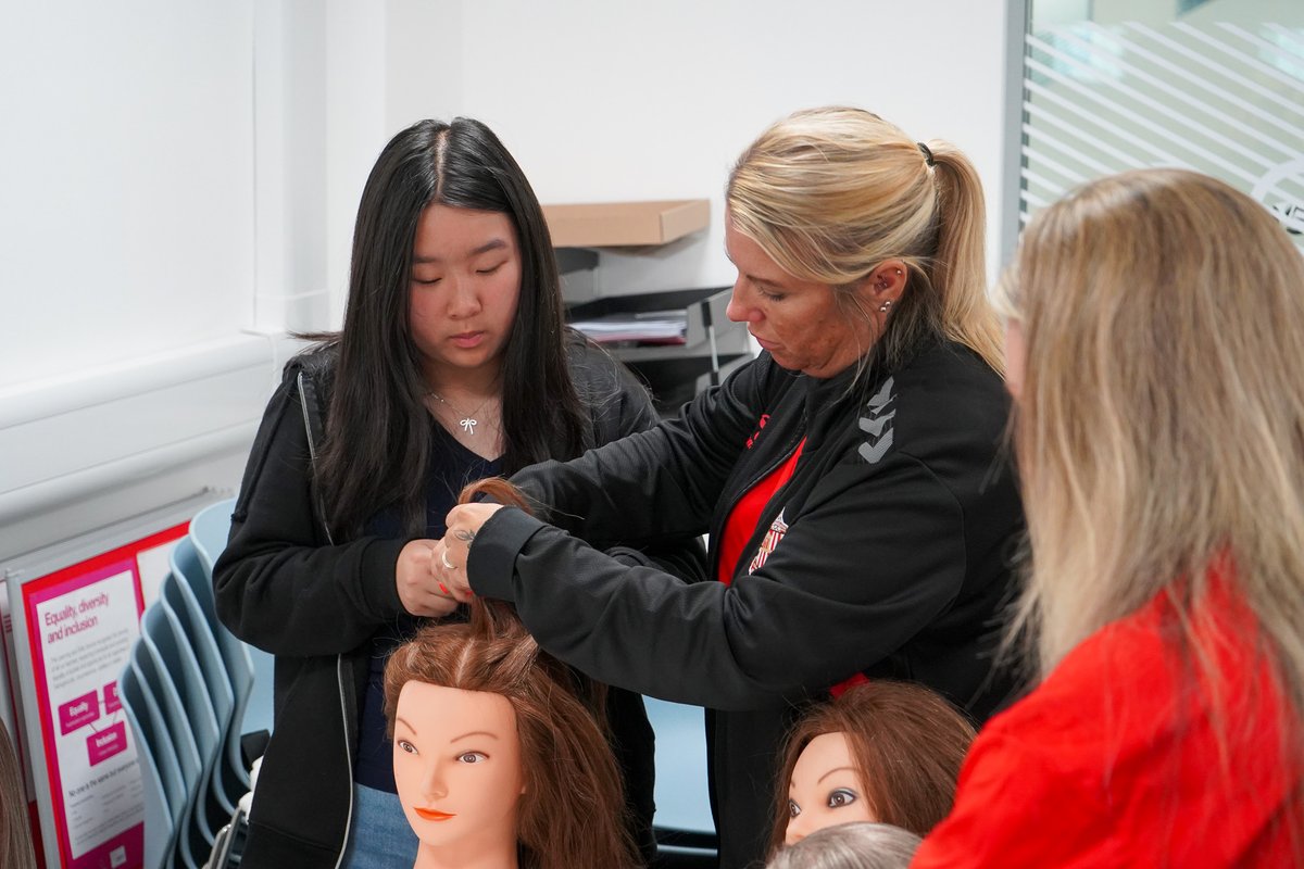 𝗕𝗲𝗮𝘂𝘁𝘆 𝗮𝘁 𝘁𝗵𝗲 𝗕𝗲𝗮𝗰𝗼𝗻! 💅🧖‍♀️

Does your child love beauty and skincare? Then they'll love our Beauty at the Beacon sessions ✅

👧 Ages 8 to 13
📅 Wednesday 20th August
🕐 1-4pm

Book your spot now 👉 bit.ly/45pL8Ty