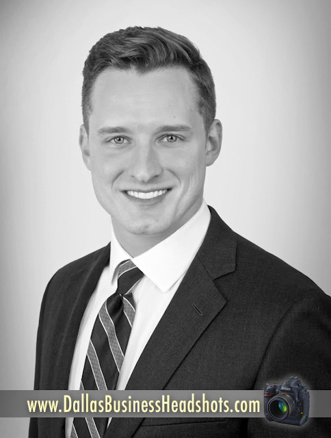 ZanderMcQueue's tweet photo. Crisp &amp; contemporary headshots in Dallas for businesspeople, LinkedIn profile photos, and corporate websites. Advance your career with a distinctive headshot from https://t.co/ZrJ7VY72ka call 877-858-0071 for bookings. #PhotographerInDallas #DallasHeadshot https://t.co/RRGfGb1lJh