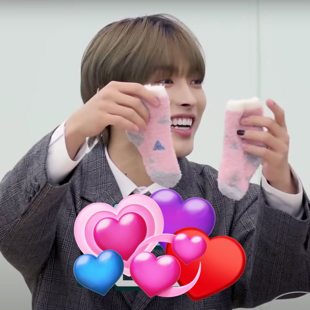 hj being the proudest dad 🥺 he’d yap to everyone about how excited he is, how proud he is of his beautiful sh carrying their pups. his friends and coworkers would all be so annoyed (but reluctantly admit to being a little jealous too. his family just seems so perfect.) (it is!)