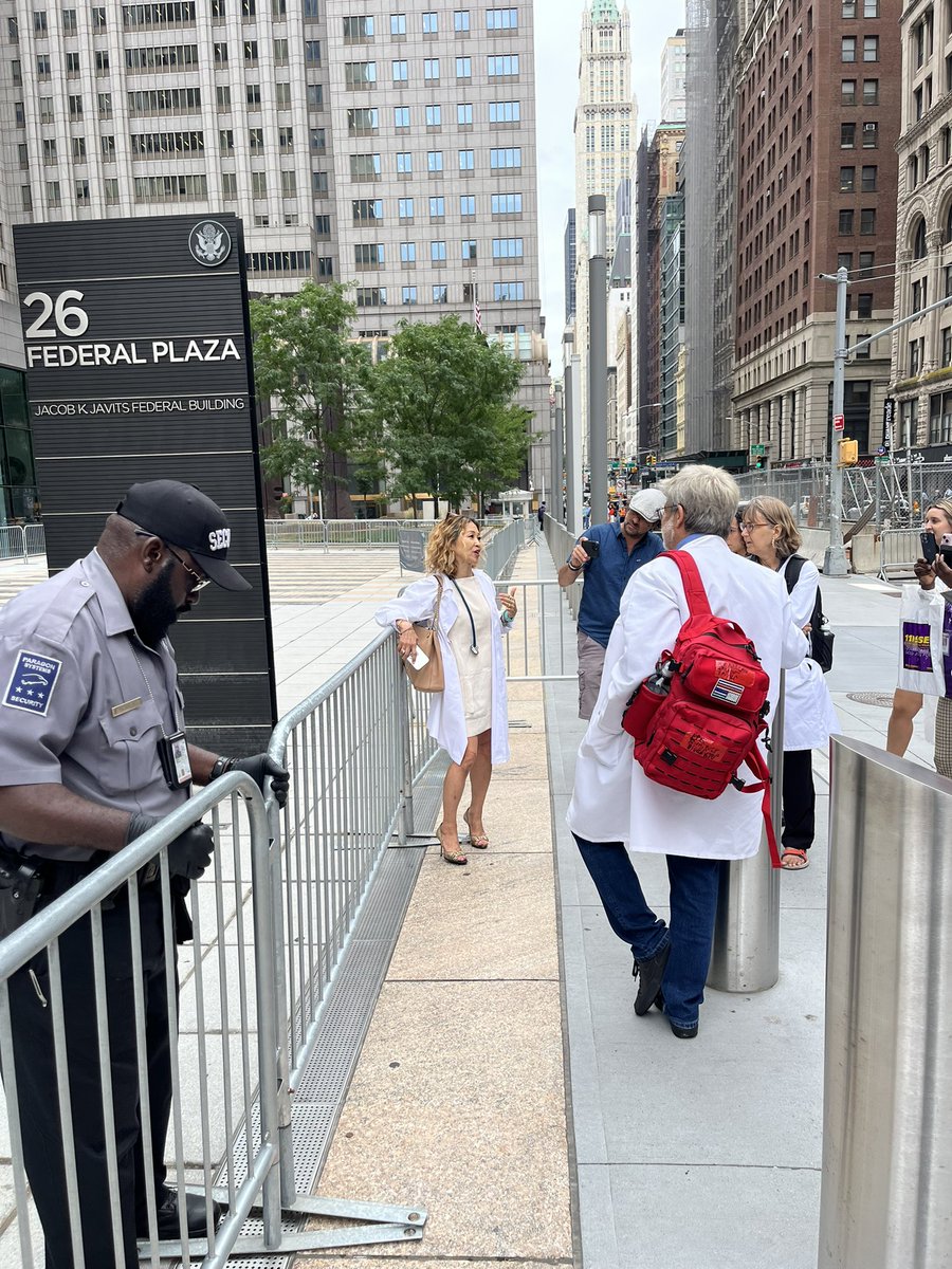NOW: doctors are demanding access to ICE’s 10th floor detention center at 26 federal plaza <a href="/NYDocs/">NY Doctors 🍎</a>