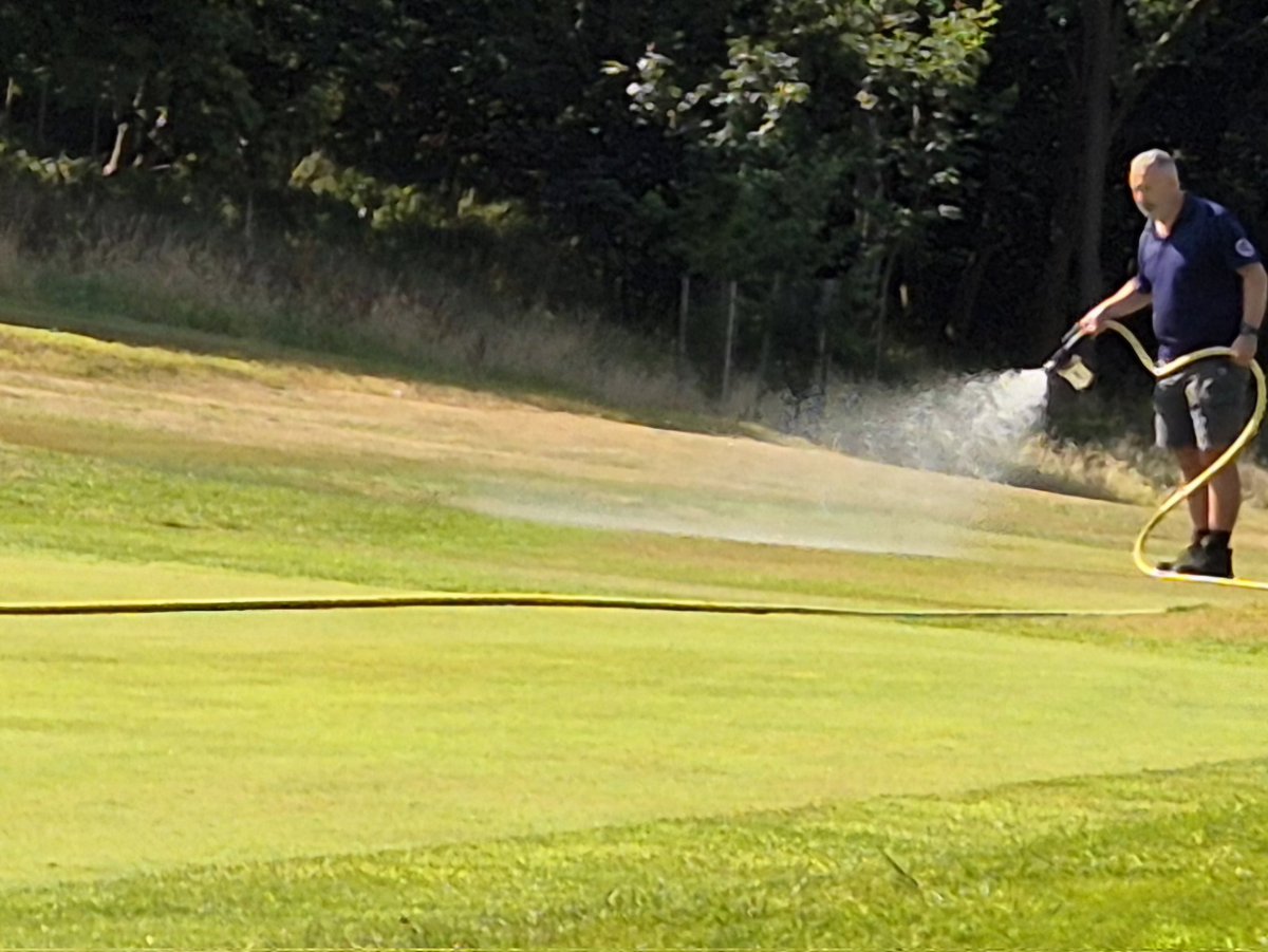 Giving the automatic irrigation a helping hand......💧💧⛳️⛳️🌞🌞