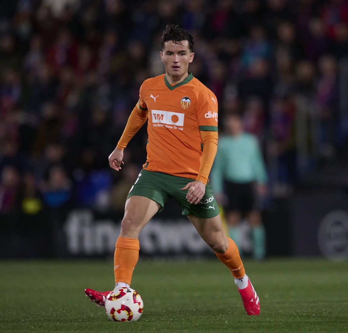 🔜 El <a href="/RCDEspanyol/">RCD Espanyol de Barcelona</a> <a href="/elchecf/">Elche Club de Fútbol</a> <a href="/LevanteUD/">Levante UD</a> valoran la opción de Guillamón estas semanas 

✅ El jugador ha trasladado al club que si consigue una oferta de un club, lo que ese club le ofrezca del primer año, lo perdonará de su año de contrato