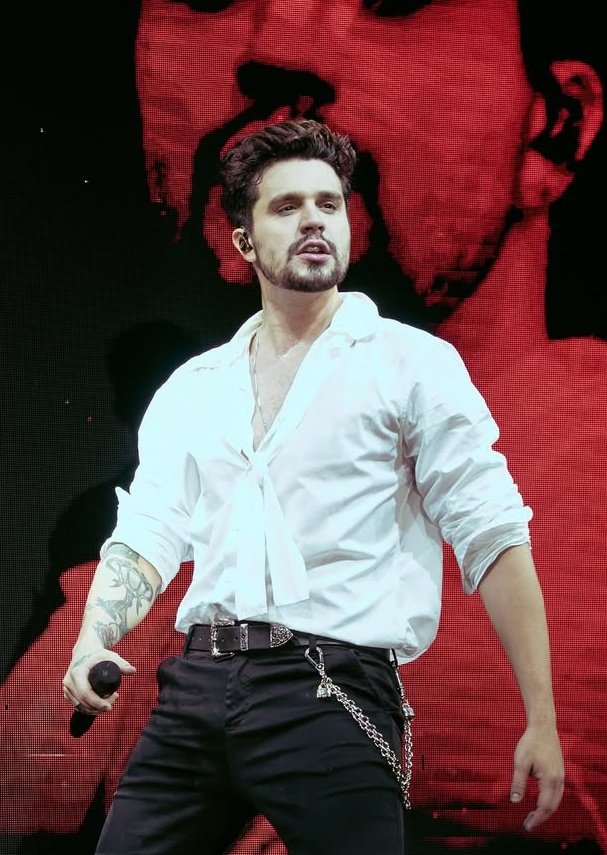 sem barba: um neném 
com barba: um macho gostoso