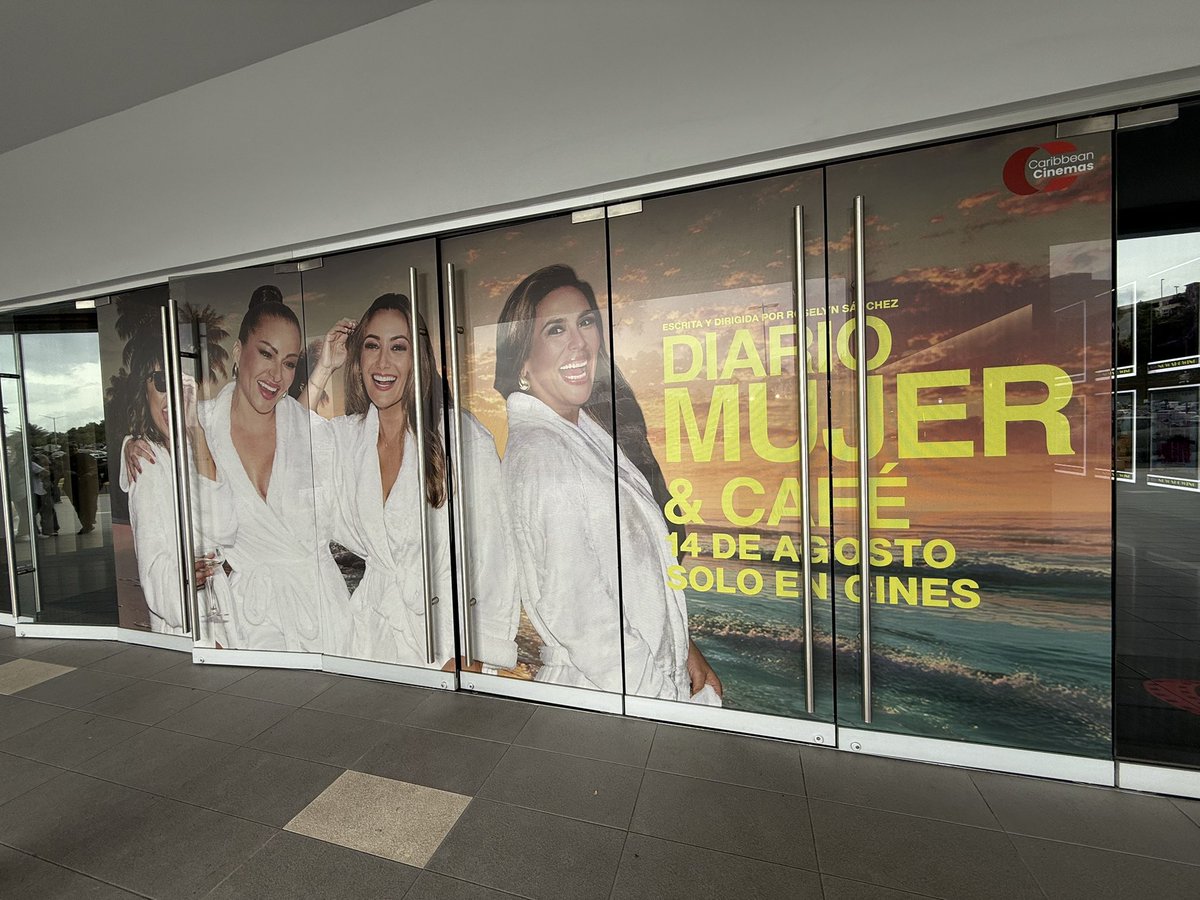 ¡Altamente recomendada! 𝐃𝐢𝐚𝐫𝐢𝐨: 𝐌𝐮𝐣𝐞𝐫 𝐲 𝐂𝐚𝐟é es una joya puertorriqueña de Roselyn Sánchez:  fotografía espectacular de nuestra isla, risas garantizadas y temas que tocan el diario vivir. Con Karla Monroig, Burbu, Marisé Álvarez y Angélica Vale, si tienen la