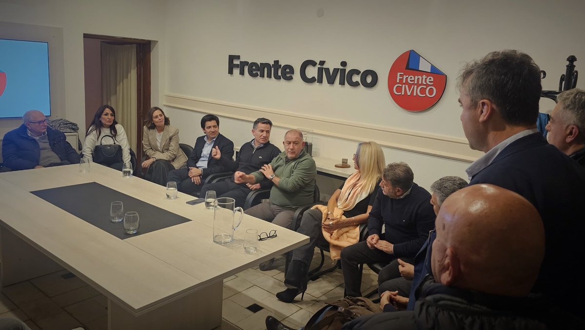FCivicodeCba's tweet image. Primera Reunión con los dirigentes del #FrenteCívico con el presidente de @LLA_Cba @BornoroniG y nuestros candidatos, @roca_gon y @lausoldano.