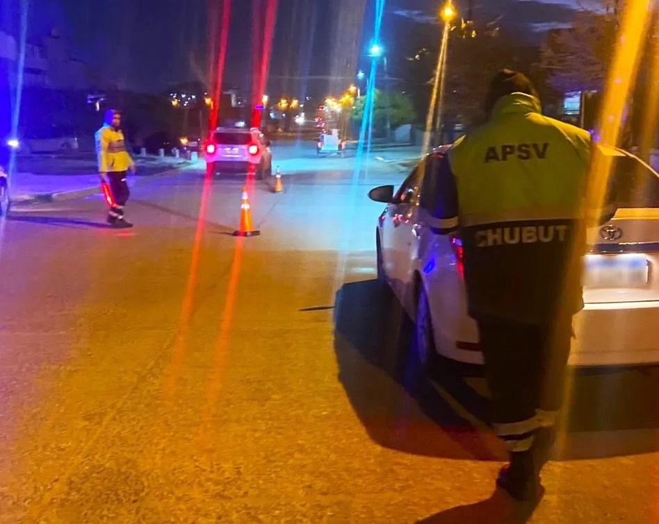 Provincia controló más de 8.600 vehículos y retiró 63 conductores de la vía pública durante el fin de semana largo en Chubut dlvr.it/TMYc00