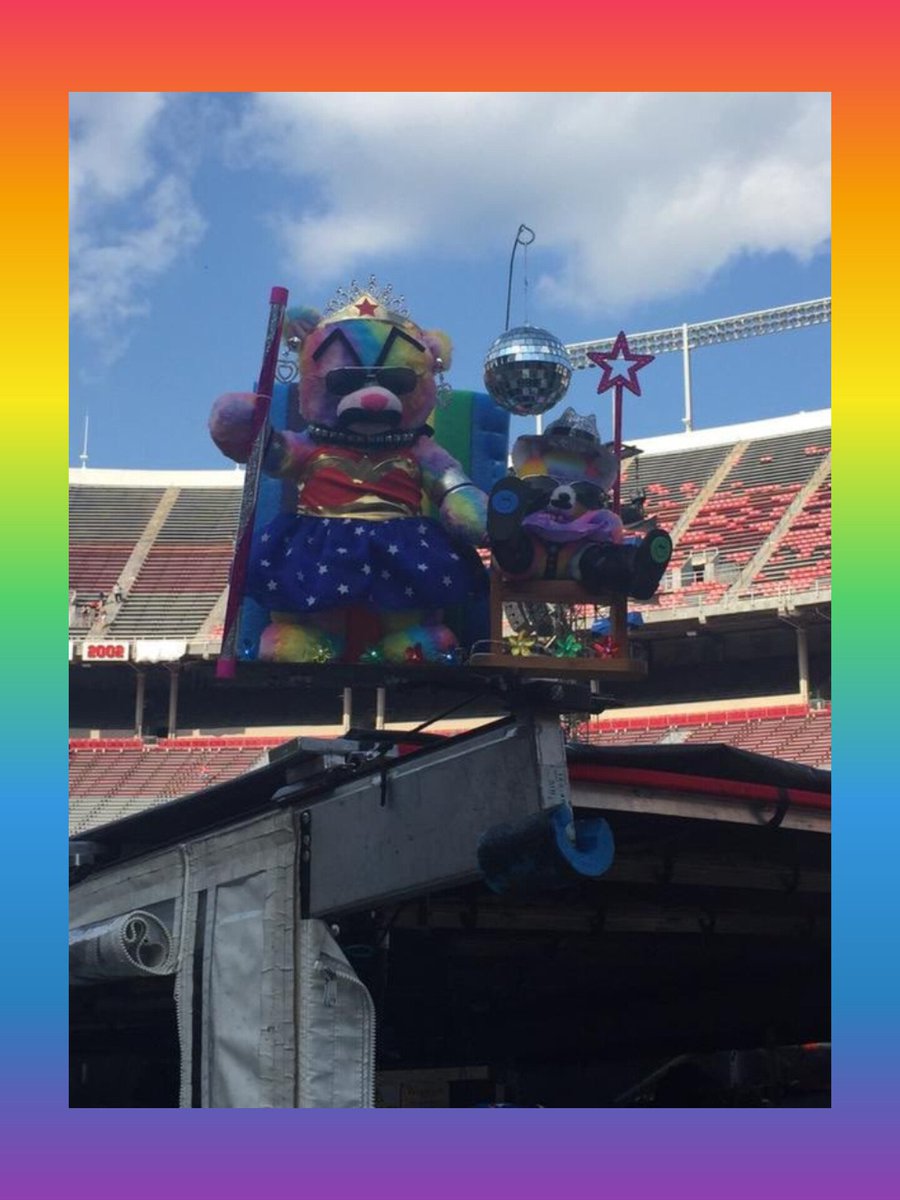 KStomska's tweet photo. 10 yrs ago today RBB/SBB showed up at Columbus Ohio
#RBB #SBB #IconicBears #Throwback #Memories https://t.co/YHEQpZ1R10