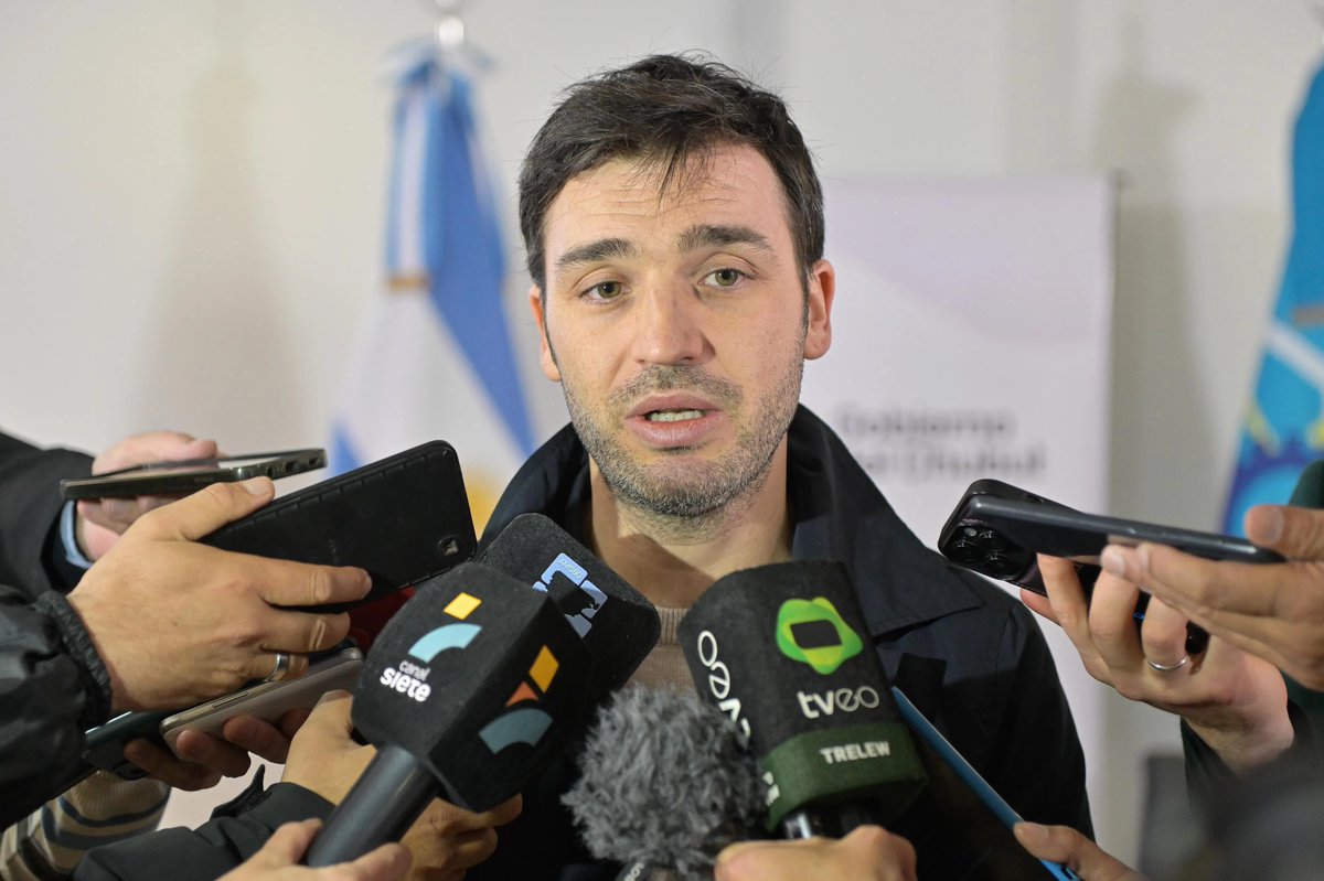 Torres anunció un bono remunerativo de $200 mil para docentes y anticipó nuevas inversiones en infraestructura escolar dlvr.it/TMYc81