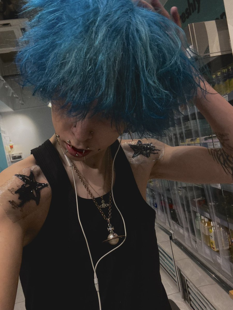 liveforever369's tweet photo. new hair blue hair https://t.co/mPBMFFhfFe