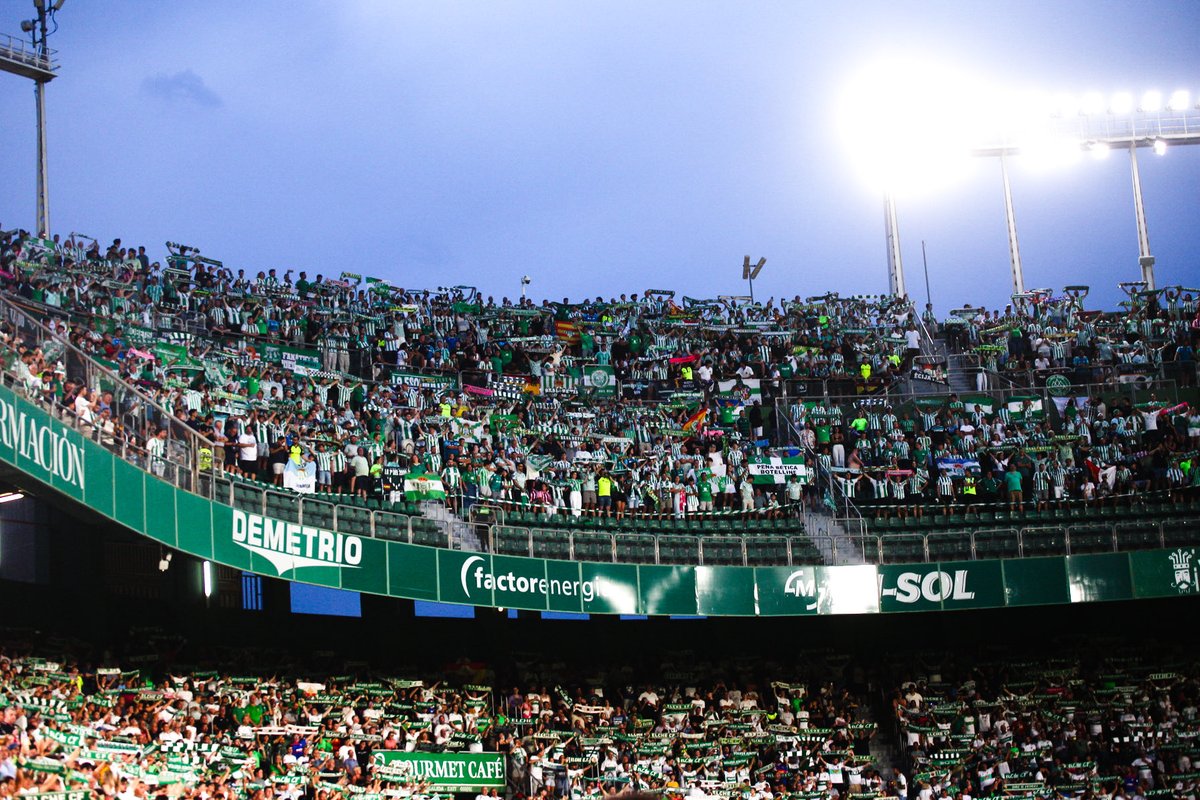 ¡Honor! Qué gusto que un equipo de tantas entradas visitantes, seguro que a la vuelta darán las mismas. Así el fútbol se vive mucho mejor. 
Ojalá el año que viene otra vez 🌴💚