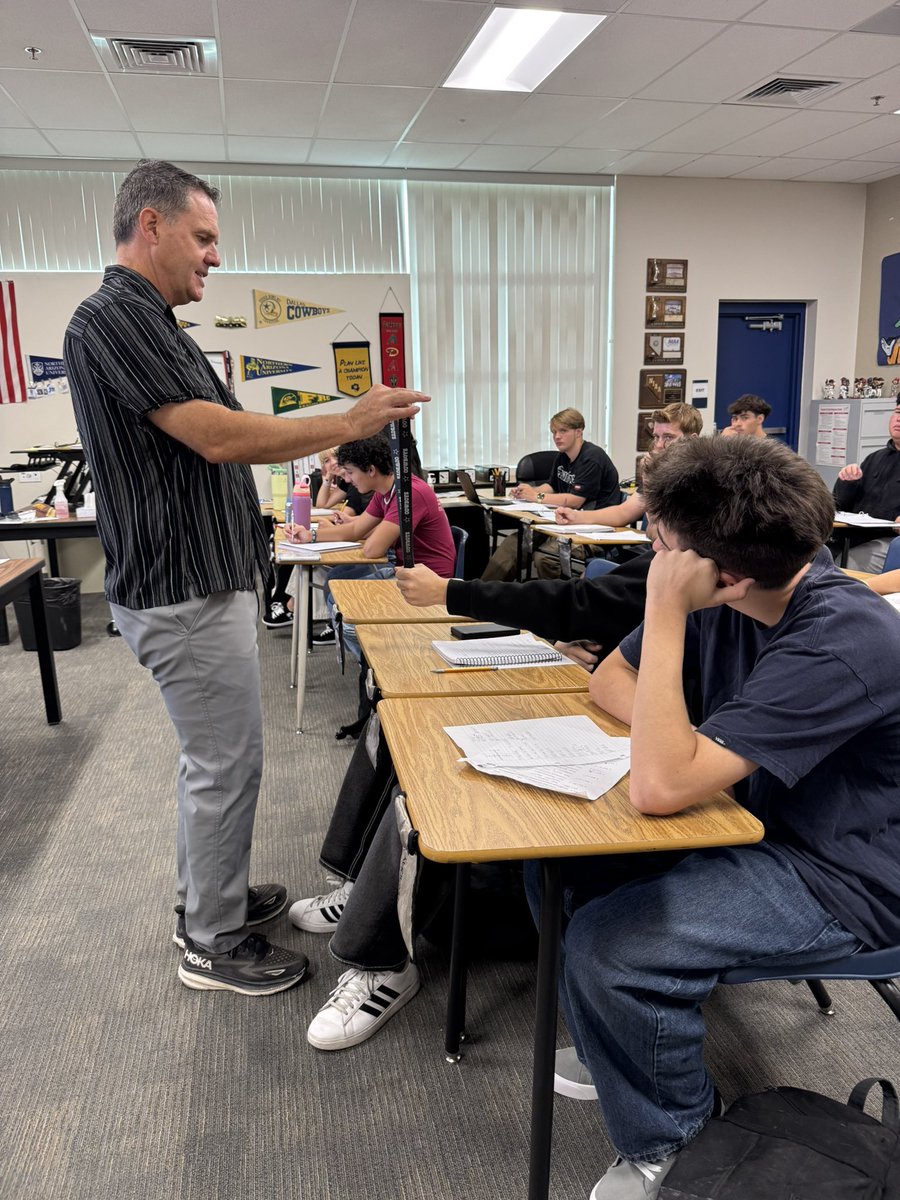 boulder_hs's tweet image. 📐 Algebra 2 students are learning how parent functions stretch and shrink—making sense of transformations in action! #BCHS #Algebra2 #MathSkills