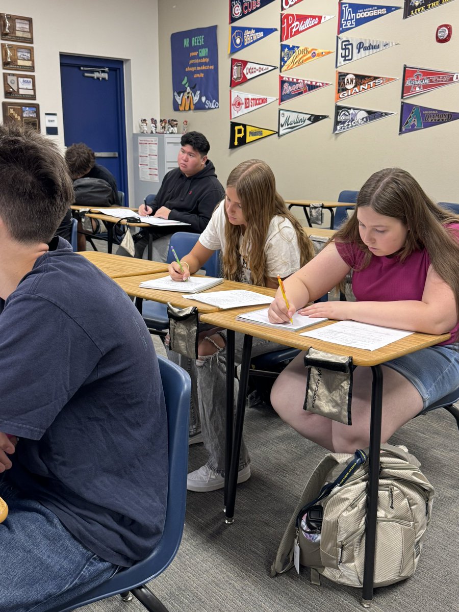 boulder_hs's tweet image. 📐 Algebra 2 students are learning how parent functions stretch and shrink—making sense of transformations in action! #BCHS #Algebra2 #MathSkills