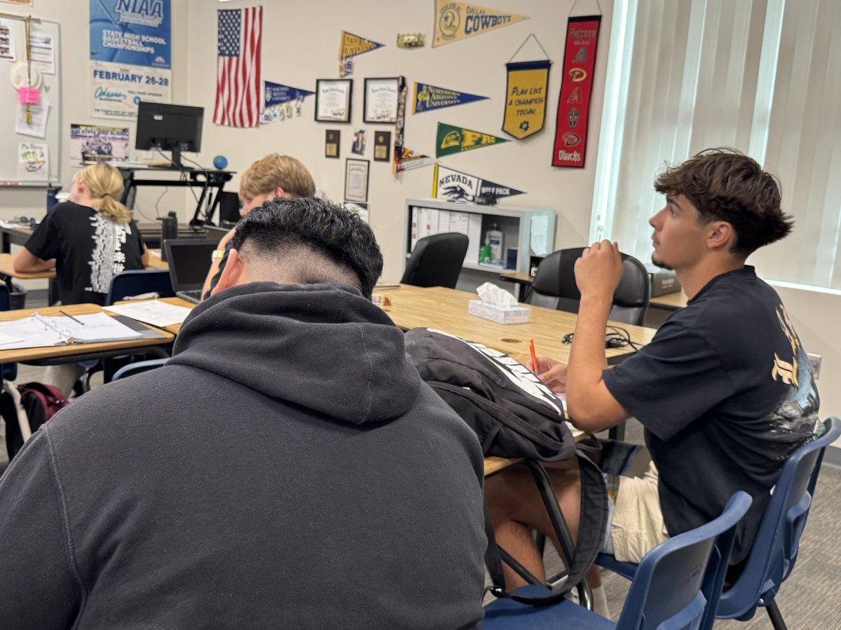 boulder_hs's tweet image. 📐 Algebra 2 students are learning how parent functions stretch and shrink—making sense of transformations in action! #BCHS #Algebra2 #MathSkills
