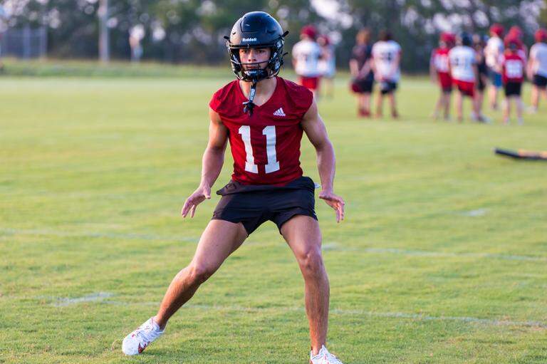 Lou Bezjak (@louatthestate) on Twitter photo Congrats to <a href="/FootballCamden/">🐶🏈Camden Bulldogs Football</a> Tylin Drakeford and <a href="/gilberthsfb/">Gilbert High School Football</a> Wynn Meetze for winning vote for area Preseason Offensive and Defensive Players of Year. Thanks for all who voted. Will start weekly Player of Week poll on Monday after Friday's games. <a href="/DrakefordTylin3/">Tylin "TDRAKE" Drakeford</a> <a href="/MeetzeWynn/">Wynn Meetze</a> Congrats to <a href="/FootballCamden/">🐶🏈Camden Bulldogs Football</a> Tylin Drakeford and <a href="/gilberthsfb/">Gilbert High School Football</a> Wynn Meetze for winning vote for area Preseason Offensive and Defensive Players of Year. Thanks for all who voted. Will start weekly Player of Week poll on Monday after Friday's games. <a href="/DrakefordTylin3/">Tylin "TDRAKE" Drakeford</a> <a href="/MeetzeWynn/">Wynn Meetze</a>