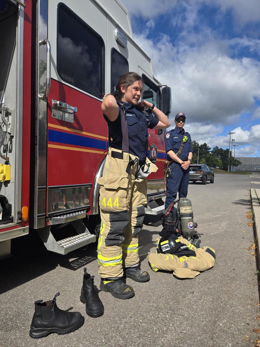 oakvillefire's tweet photo. 🚒 After a fire safety talk from our Public Education officers, firefighters suited up and brought the lesson to life at the Glen Abbey Community Centre!

Camp Oak campers got a front row seat to see how crews gear up to protect our community. 🔥👨‍🚒

#CampOak #PubEd #FireSafety https://t.co/l4ojAkGey9