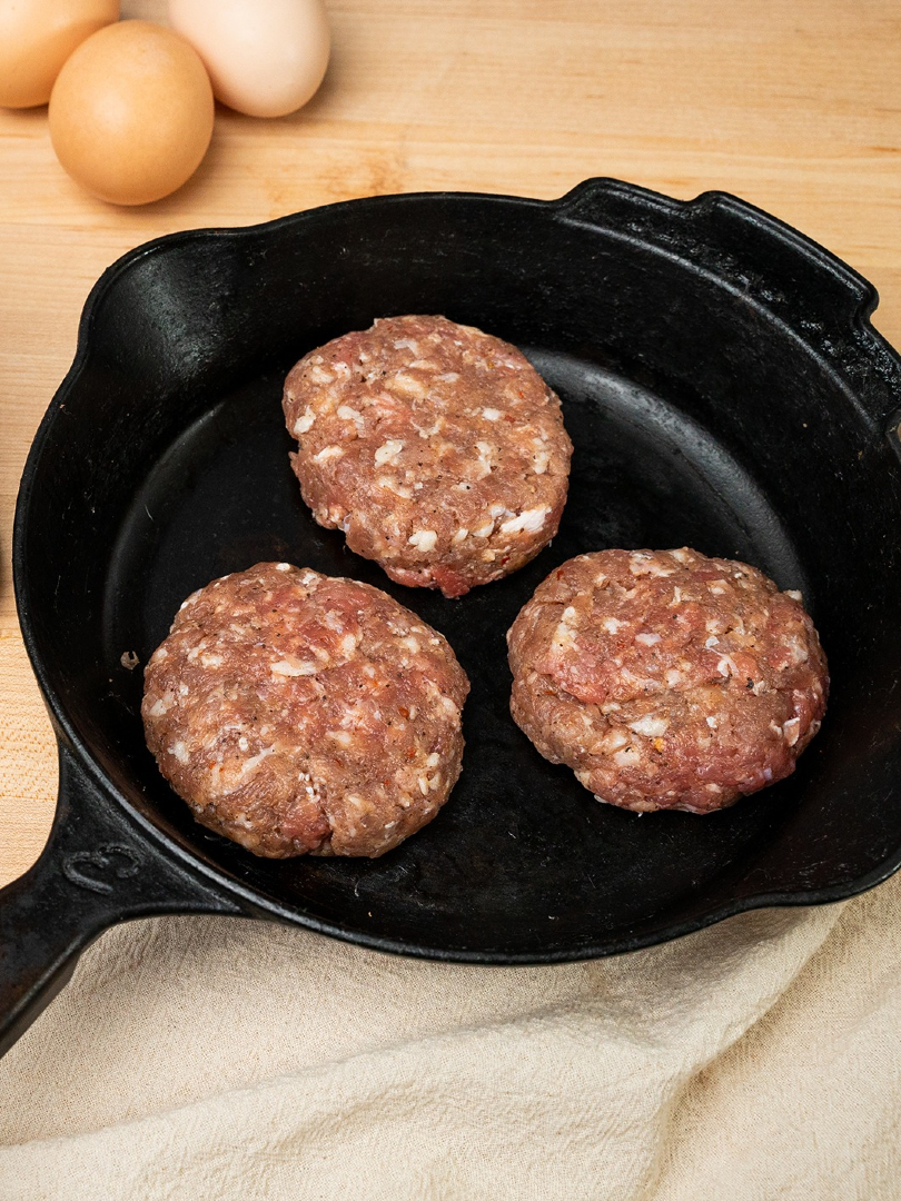 🌞 Start your morning right with our rich, flavorful Gloucestershire Old Spot pork breakfast sausage — a heritage classic!

🛒 Shop now at Joyce-Farms.com
#Heritage #Gloucestershire #OldSpot #Pork #WelcomeBackToFlavor