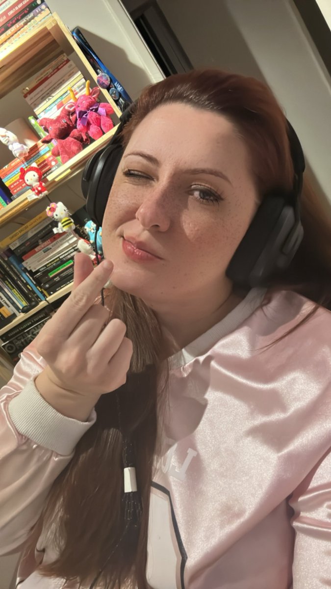 mulher das cobras (@juligaioso) on Twitter photo Seguimores, a Wiz Brasil concordou comigo, e vão me dar o fone cor de rosa para combinar com meu setup!!!
A condição que o <a href="/fsbrasileiro/">Fabricio Brasileiro</a> e o <a href="/r0nycosta/">Ronaldo Costa</a> me deram foi: alguém do BR que não trabalhe comigo tem que ganhar este fone que está comigo. ENTÃO VAMOS DE SORTEIO!!!!
Pra Seguimores, a Wiz Brasil concordou comigo, e vão me dar o fone cor de rosa para combinar com meu setup!!!
A condição que o <a href="/fsbrasileiro/">Fabricio Brasileiro</a> e o <a href="/r0nycosta/">Ronaldo Costa</a> me deram foi: alguém do BR que não trabalhe comigo tem que ganhar este fone que está comigo. ENTÃO VAMOS DE SORTEIO!!!!
Pra