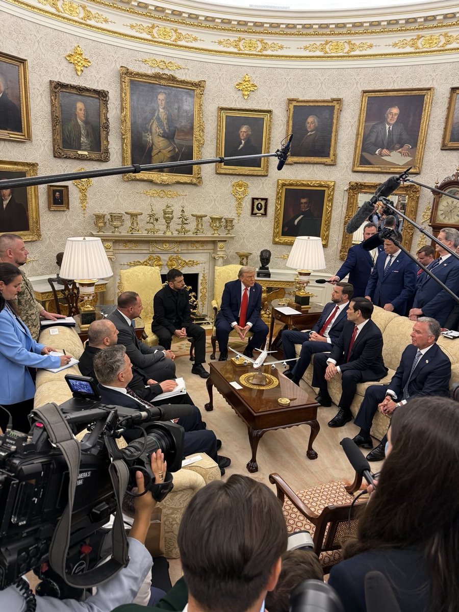 🌍 Türkiye çevresinde tarihi gelişmeler:

🇺🇦 Kuzey: Trump devreye girdi, Ukrayna-Rusya savaşı bitiyor; NATO benzeri güvenlik gücü + $100B (yarısı SİHA) anlaşması 💣✈️

🤝 Doğu: Azerbaycan-Ermenistan barışı, ekonomik &amp; askeri bağlar

🇪🇺 Batı: AB, Trump başkanlığında bile ABD ile