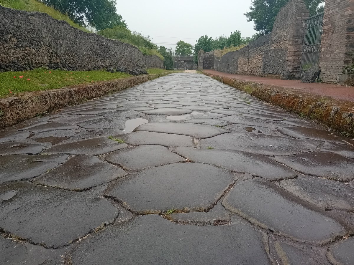 DrJEBall's tweet image. The #Roman emperor Augustus believed it was good luck to set out on a journey under a drizzle of rain, as it was a good omen for a quick &amp;amp; successful return home #AncientRome #FolkloreSunday
