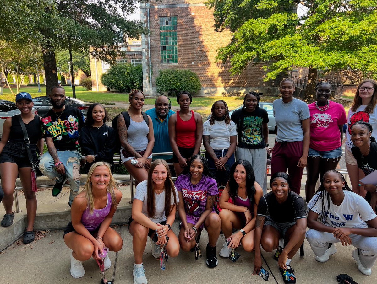 The Owls are back on campus and ready to soar 🦉📚🏀 Classes start Wednesday and it’s time to lock in—both on the court and in the classroom. Let’s make this year one to remember! 💙🤍 #BackToSchool