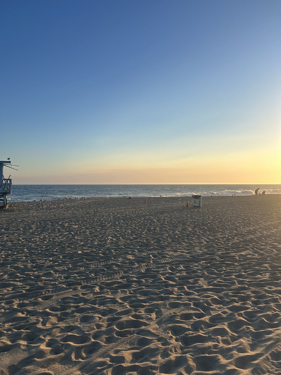 LukeAnderson07's tweet photo. The beach https://t.co/vtT2dlgpdL