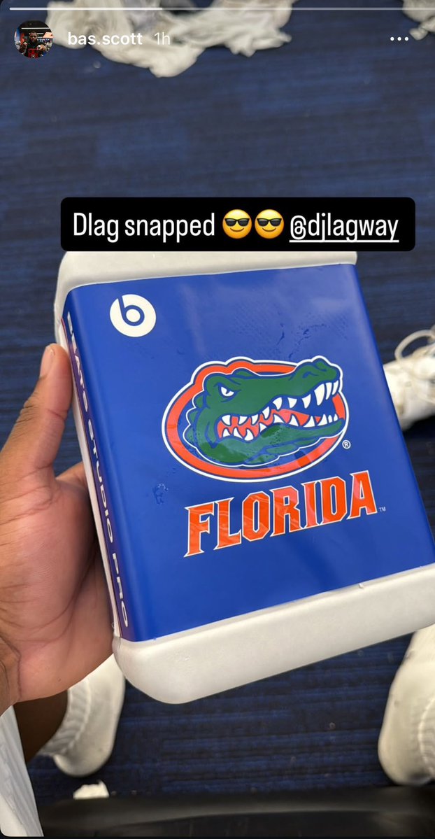 Jesse Simmons (@itsjessesimmons) on Twitter photo DJ Lagway hooked up the squad with their own pair of Gators <a href="/beatsbydre/">Beats by Dre</a> ahead of the season 👌🏼🔥 DJ Lagway hooked up the squad with their own pair of Gators <a href="/beatsbydre/">Beats by Dre</a> ahead of the season 👌🏼🔥