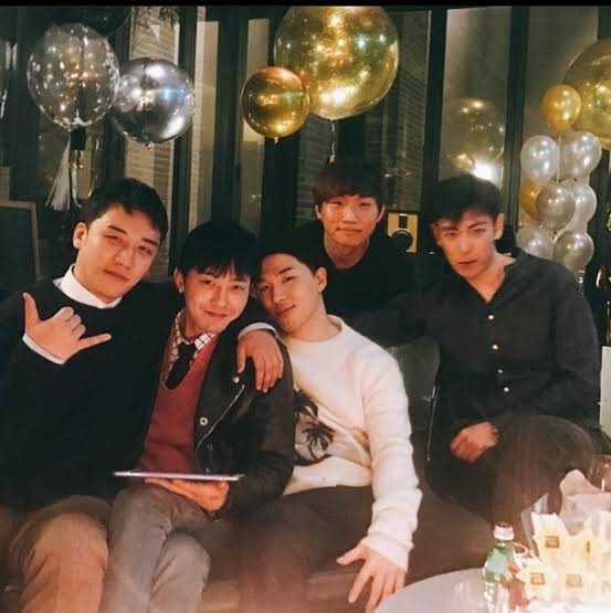 bingumootmoot's tweet image. In any shape and form, you are my Bigbang and I am your VIP. Forever, until whenever. 

STILL ALIVE STILL BIGBANG 
#19YearsWithBIGBANG 
#BIGBANG #빅뱅