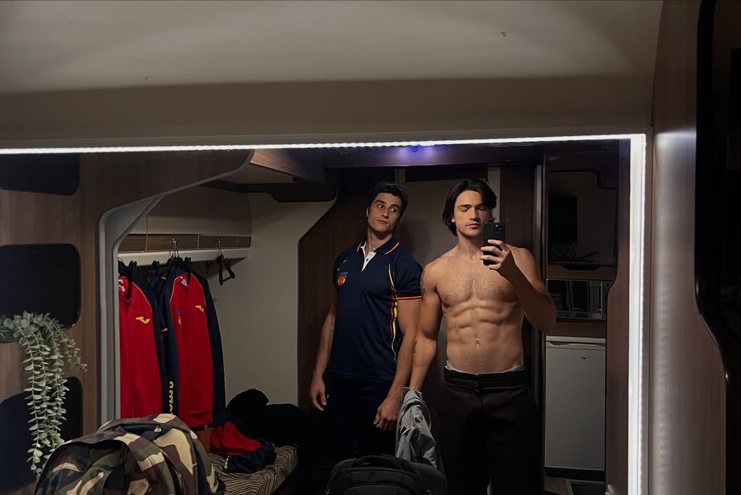 Precisamos que eles sejam felizes na segunda temporada! 

#RenewOlympo