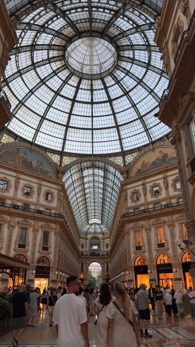 aghalajmi's tweet photo. " coffee in milan☕️ 🇮🇹✨" https://t.co/jRrbMbO7ce