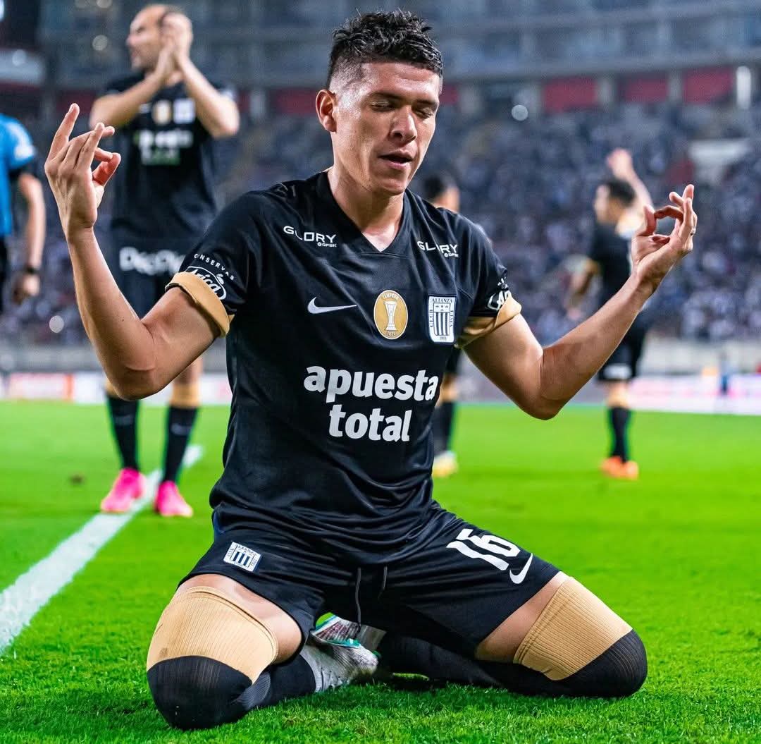 Relegado, infravalorado, cada vez que entra nunca arruga, el fútbol es injusto.
