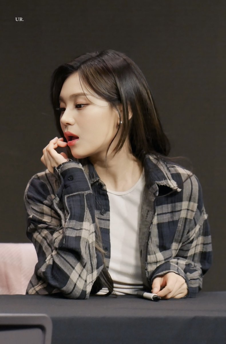 umurice_819's tweet photo. 잔잔한 미소 속에 깊은 열정을 감춘 
여름 끝자락의 선물 같은 
엄지짱의 생일을 축하해요️🩵🫧🪽

#예자매의_열한번째_여름
#HBD_TO_UMJI
#HAPPY_UMJI_DAY https://t.co/F9IKwQl0WM