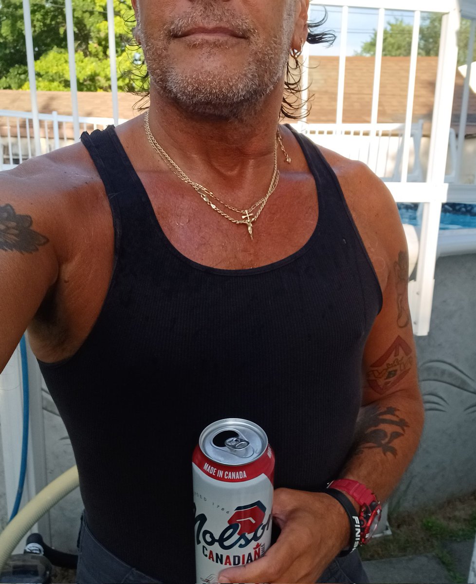 now_winning's tweet image. Pleasant Evening Peeps...
Ending this Monday w/a Molson&apos;s🇨🇦
#Poolside Cheers 🍻🎶
Enjoy your #MondayNight