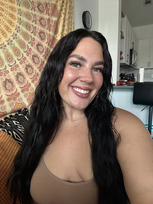 thecurvyfoxx