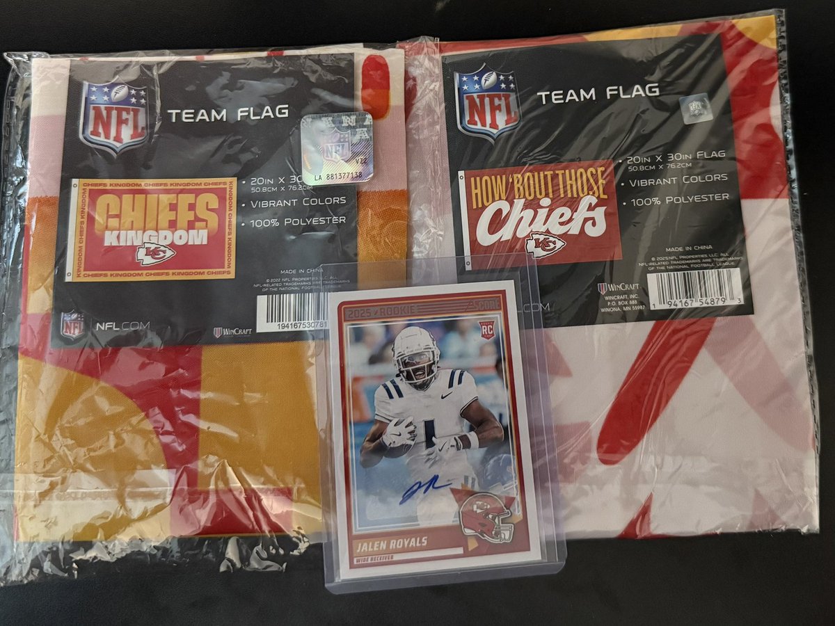 Arrowhead Live (@arrowheadlive) on Twitter photo 🚨SEASON KICKOFF GIVEAWAY🚨
Let’s start the season right by giving away a 2022 & 2025 Red Friday Flag and a <a href="/RoyalsJalen/">Jalen Royals</a> rookie auto card to a lucky fan✍️
All you need to do to enter:
1️⃣RETWEET
2️⃣FOLLOW <a href="/ArrowheadLive/">Arrowhead Live</a>
⏳Giveaway ends 9/5 @ 10pm CST⏳
#Chiefs | #ChiefsKingdom 🚨SEASON KICKOFF GIVEAWAY🚨
Let’s start the season right by giving away a 2022 & 2025 Red Friday Flag and a <a href="/RoyalsJalen/">Jalen Royals</a> rookie auto card to a lucky fan✍️
All you need to do to enter:
1️⃣RETWEET
2️⃣FOLLOW <a href="/ArrowheadLive/">Arrowhead Live</a>
⏳Giveaway ends 9/5 @ 10pm CST⏳
#Chiefs | #ChiefsKingdom
