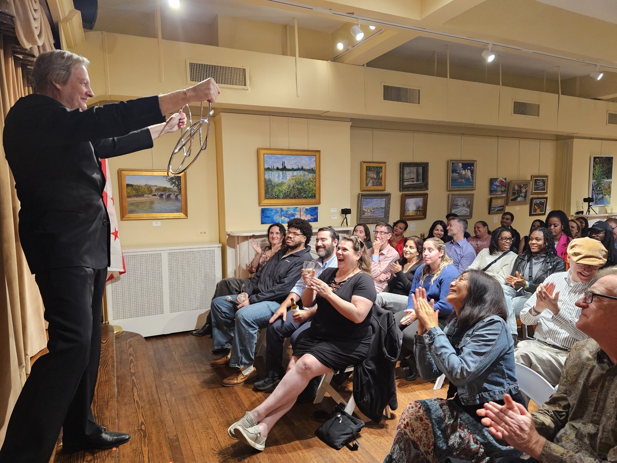 PlayOffense's tweet image. My alter-ego,
@capitolmagician
, is looking for DMV based influencers and personalities in the fields of: events nightlife style fashion food luxury travel  Please reach out to if you can recommend someone.