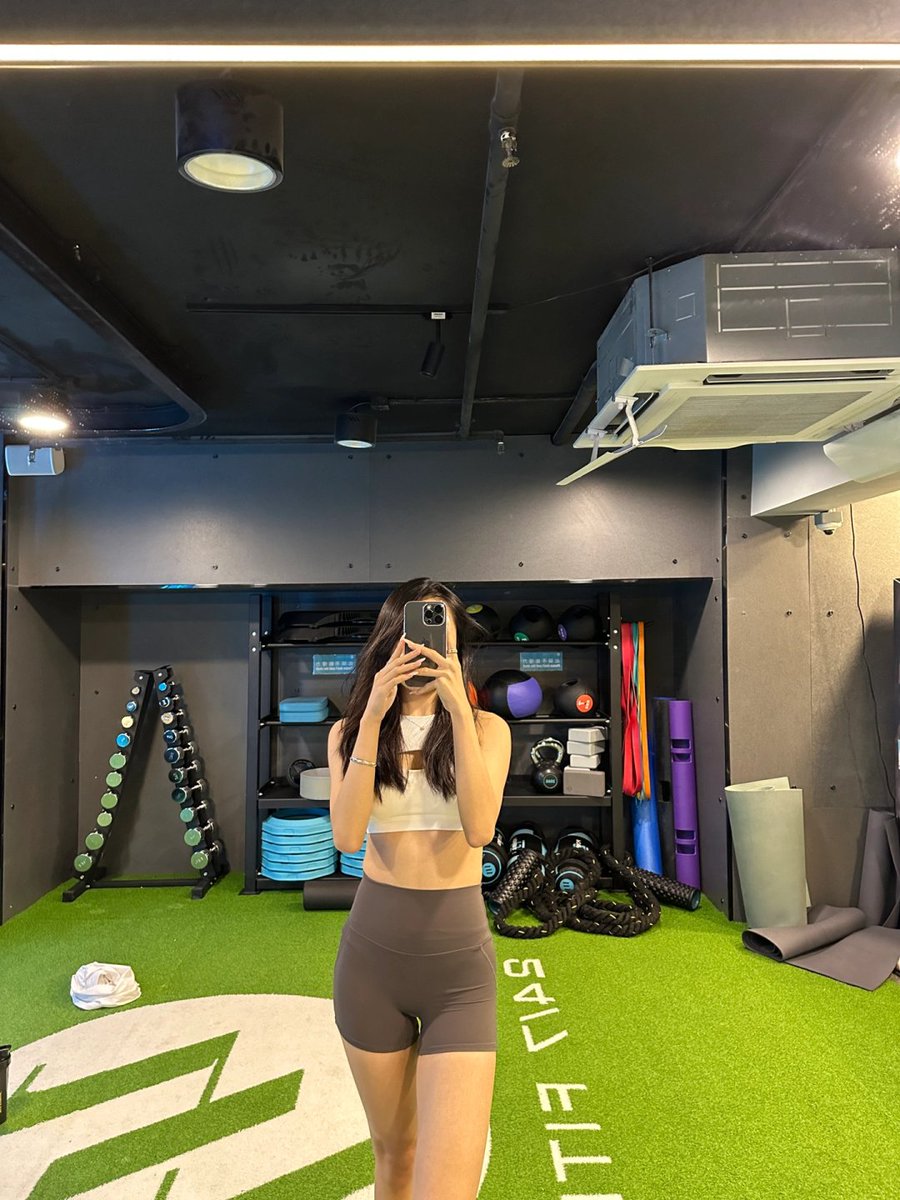 Raniatoha22's tweet photo. Let me see who is at the gym. There are not many people at night and it's very comfortable https://t.co/tzdZqSyHit