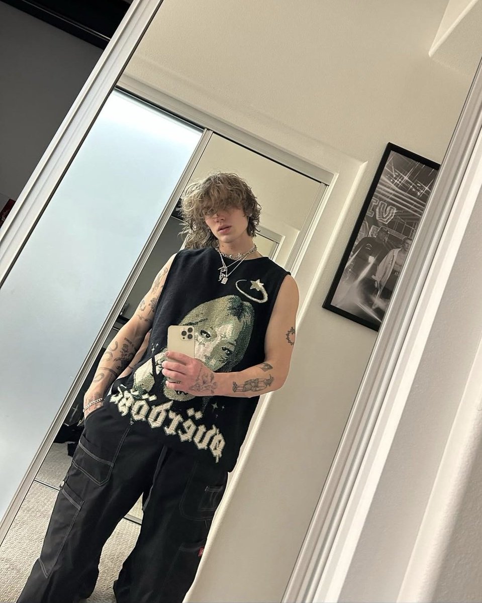 ㅤㅤㅤㅤㅤ
⠀⠀⠀⠀⠀⠀⠀﹫cmetrygates 's post
⠀⠀⠀⠀⠀⠀⠀⠀𝗌𝗍𝖺𝗒 𝗐𝗂𝗍𝗁 𝒎𝖾 𝖺𝗌 𝗐𝖾 𝖼𝗋𝗈𝗌𝗌 
                         𝗍𝗁𝖾 𝖾𝗆𝗉𝗍𝗒 𝗌𝗄𝗂𝖾𝗌 ...
⠀⠀⠀