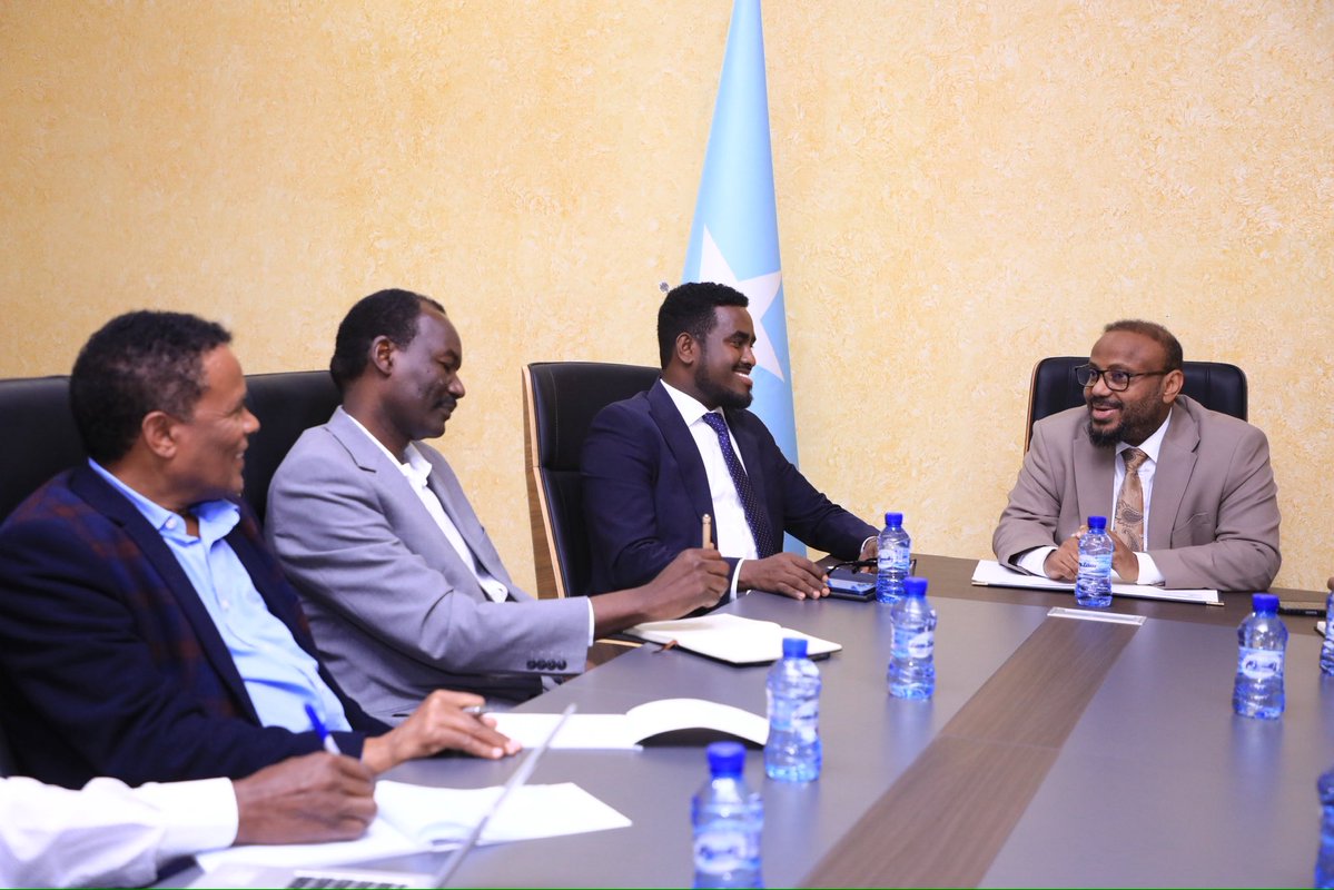 Ministry of Foreign Affairs 🇸🇴 (@mofasomalia) on Twitter photo The PS at the <a href="/MFASomalia/">Wasaaradda Arrimaha Dibadda 🇸🇴</a>, H.E. Hamza Haadoow, received on Monday in his office, the Head of the #IGAD mission to #Somalia, H.E. Mohamud Abdi, and discussed with him cooperation, and preparations for the National Consultative Meeting on the Review of the IGAD Strategy 2021–2025. The PS at the <a href="/MFASomalia/">Wasaaradda Arrimaha Dibadda 🇸🇴</a>, H.E. Hamza Haadoow, received on Monday in his office, the Head of the #IGAD mission to #Somalia, H.E. Mohamud Abdi, and discussed with him cooperation, and preparations for the National Consultative Meeting on the Review of the IGAD Strategy 2021–2025.