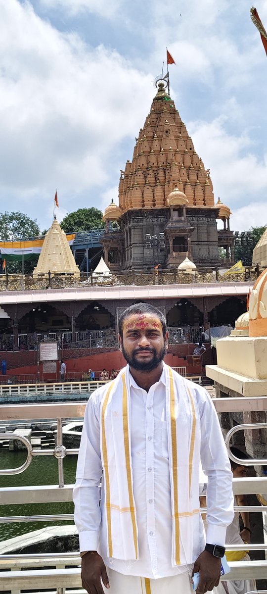 BangariSai's tweet photo. Blessed to have had the Protocol VIP Darshan of Shri Mahakaleshwar at the Mahakal Jyotirlinga Temple in Ujjain.
Special thanks to Abhimanyu Singh &amp; Pujari Rudransh
#ujjainmahakaaleshwar #ujjain #mahadev #mahakal #bholenath #shiv #shivshankar #shivshakti #omnamahshivayॐ https://t.co/zCHMJumTXT