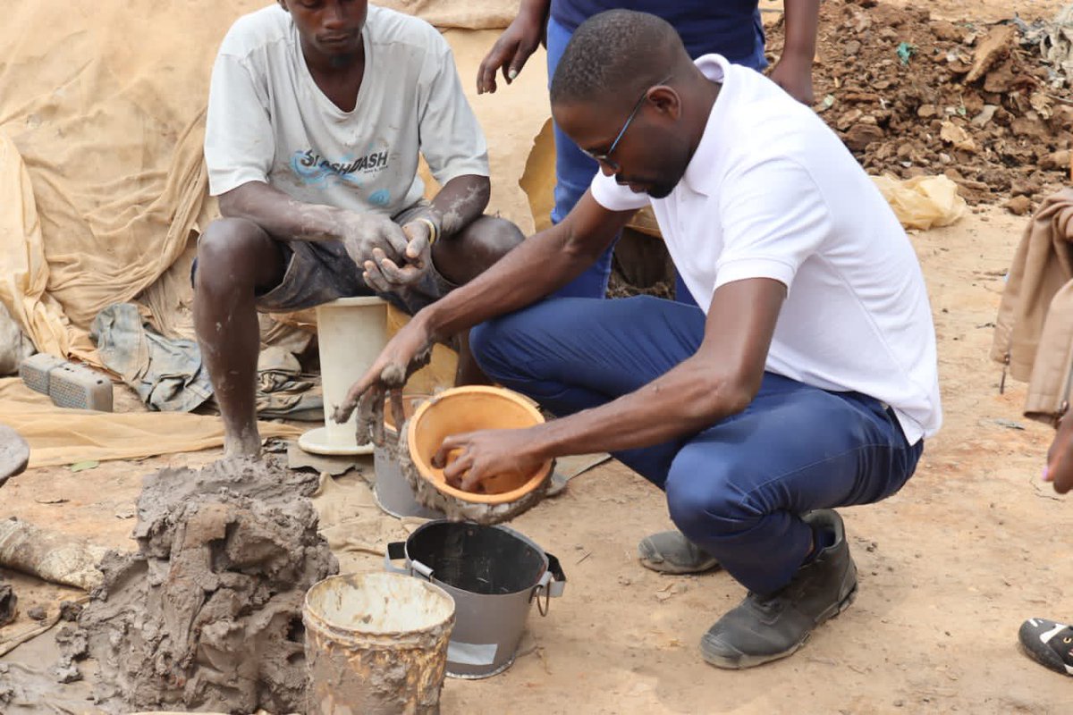 SimonOkwi1's tweet image. Many families out there in our different communities struggle to make a living  and meet their needs. Our combined efforts come in handy as we continue to make the World a better place for everyone.
#ItsTimeToJoinRotaract