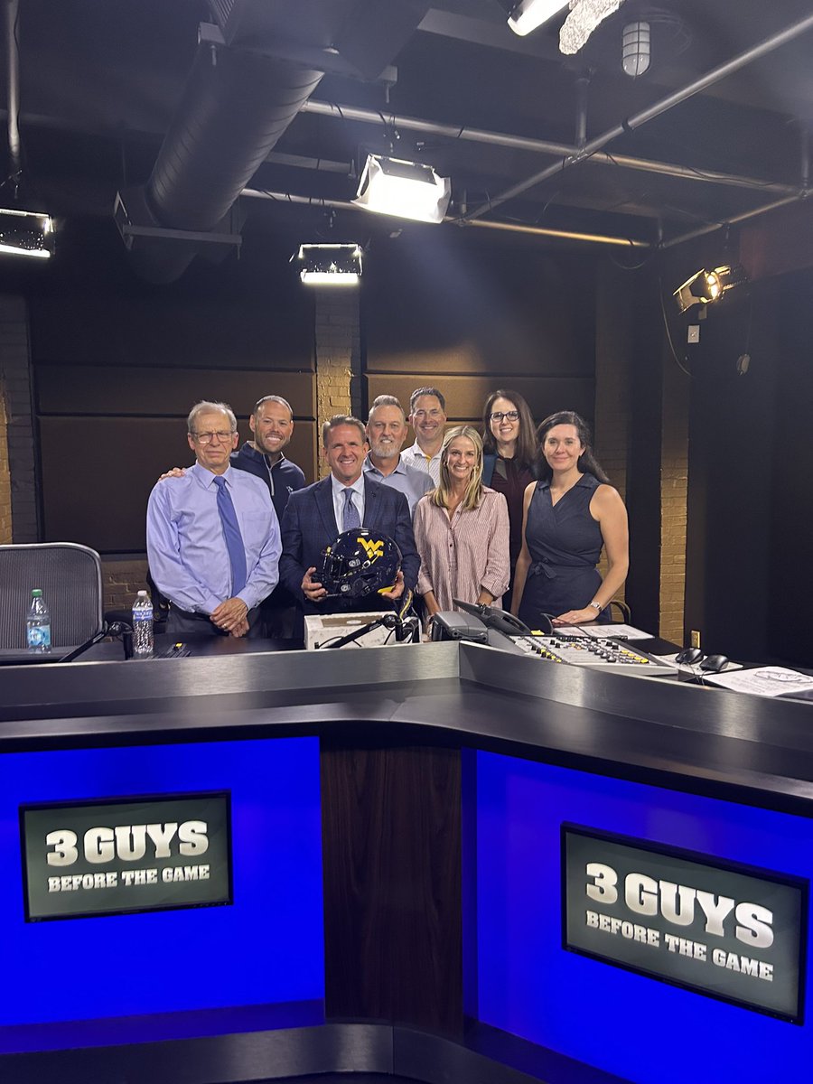 michaeltbenson's tweet photo. The @WVUStudentLife freshman scavenger hunt has a requirement to meet the #WVU president. So we're having quite a few visitors in Stewart Hall today. Love learning about these new students. 

And being on @3Guys__ with @wrenbaker was a gas. Let's Go! https://t.co/AqIzJWIH8s