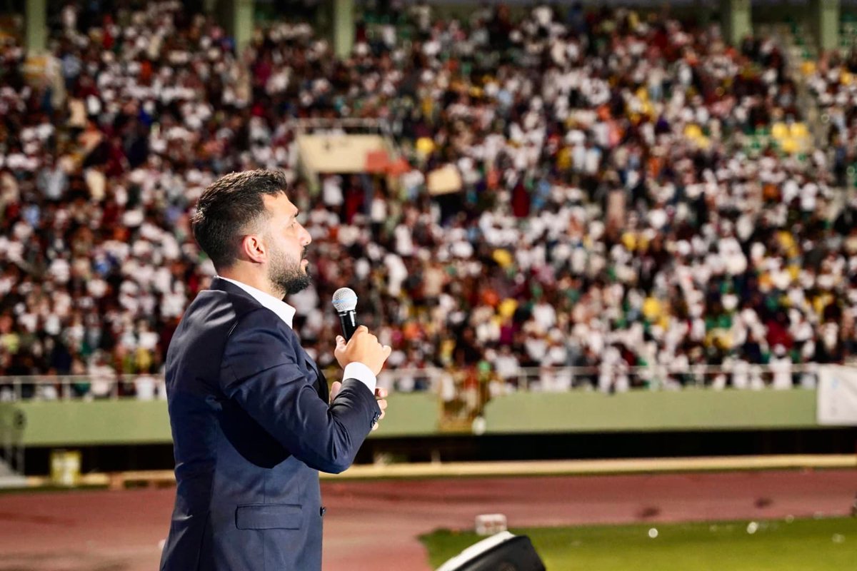 ozguradamtr's tweet photo. Dikkat!

Sesi duyuyor musunuz?

Tügva, Şanlıurfa 11 Nisan Stadyumunda 30.000 kişinin katılımıyla yaz okulu finali gerçekleştirdi.

Türkiye'nin gerçek sahiplerinin ayak sesleri... https://t.co/kicjS7w5q4