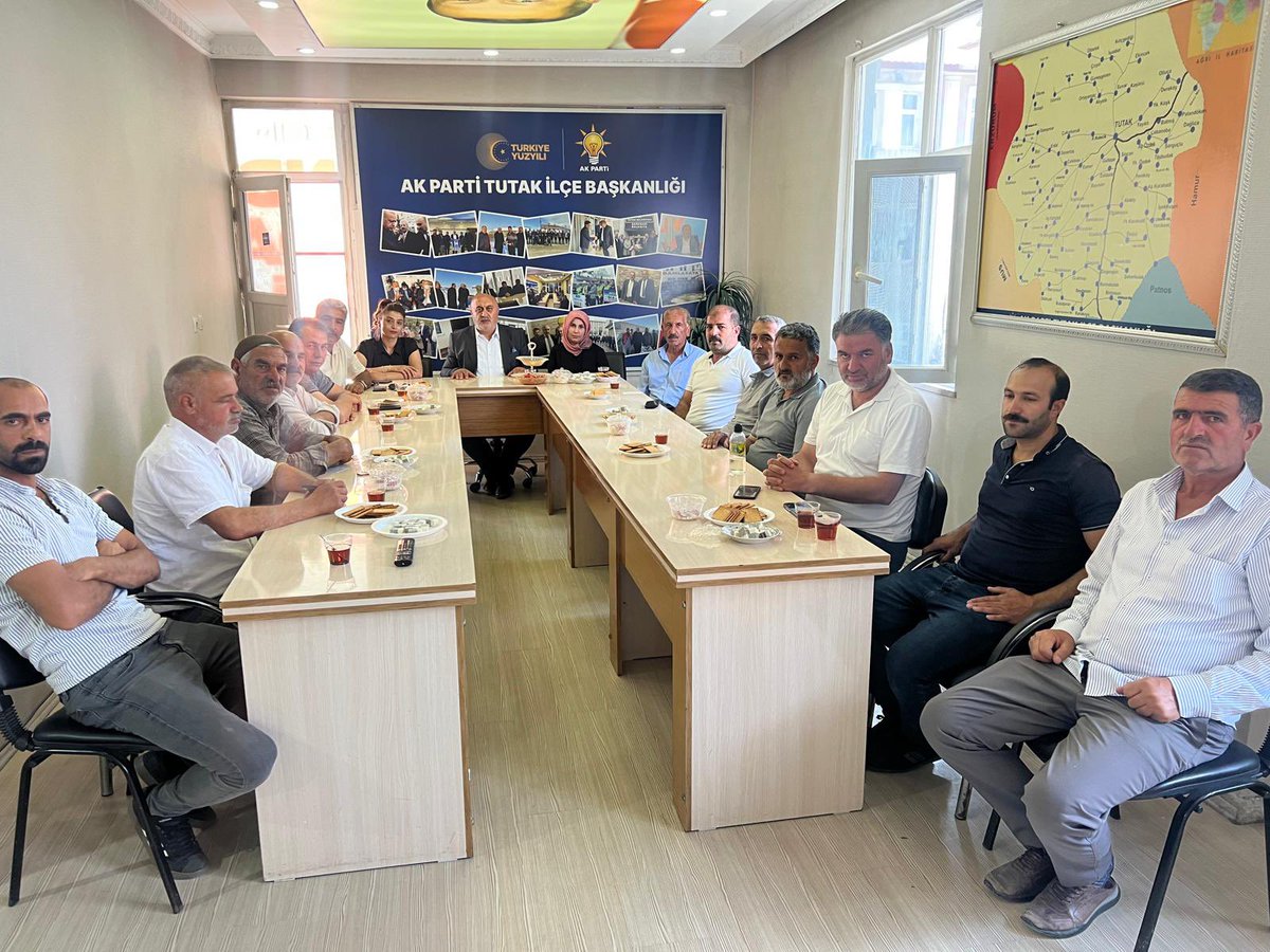 akpartitutak's tweet photo. AK Parti İlçe Başkanı @mehmetsayan04 başkanlığında aylık İlçe Danışma Meclisi toplantısı gerçekleştirildi.Toplantıda ilçe teşkilatının çalışmaları, yapılan hizmetler ve önümüzdeki dönem hedefleri ele alındı.Katılımcılar birlik ve beraberlik içinde ilçemiz için hizmetler konuşuldu https://t.co/N18lz6LZL6
