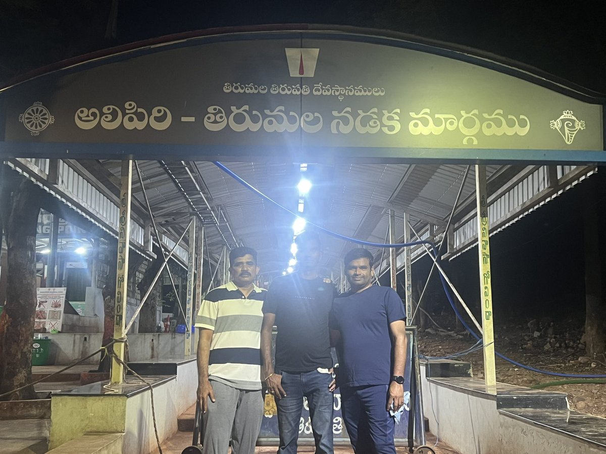 VijayJADAV6464's tweet photo. Completed Break Darshan at Thirupathi with Rajshaker reddy anna and Ramesh Babu anna https://t.co/odWIxMAx5i