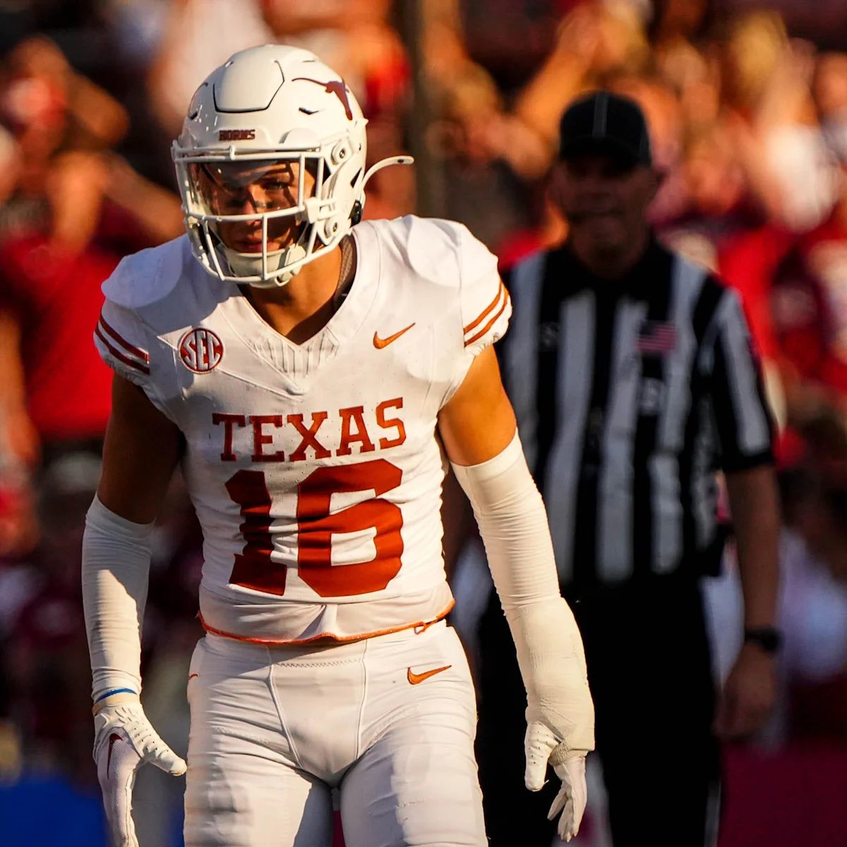 DarrienStarling's tweet photo. The Texas Longhorns open up the season ranked No.1 due to the firepower they have returning on defense. 

3 guys are 2025 AP preseason All-Americans (Colin Simmons, Anthony Hill Jr, &amp; Michael Taafe). 

Trey Moore is also high producing player returning to their defense in 2025. https://t.co/CkVqPts10M
