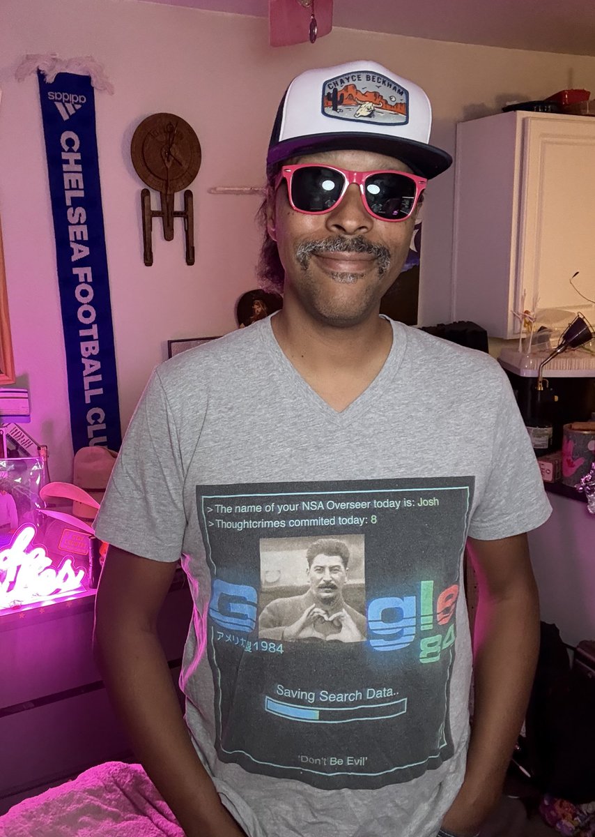 iamwanzjr's tweet photo. Happy Merch Monday!!  @ChayceBeckham on the lid and @Peeonstuff  for the shirt.  Tag me and let’s see some #MerchMonday posts!!!  Go get some merch! Show off your merch today and support all your favorites!   #kickstreamer #simpsstreamer find me at https://t.co/eqIdEU0Zbe https://t.co/XzpPlPjZga