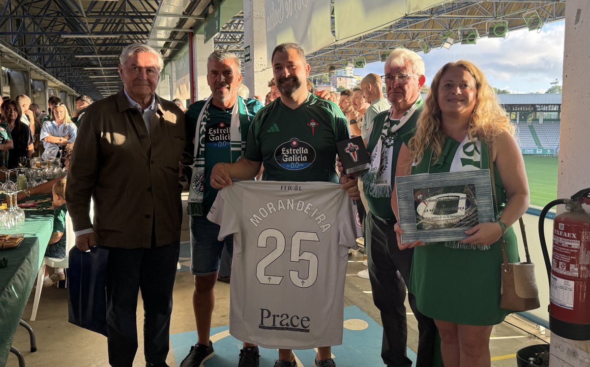 racingferrolsad's tweet photo. A @pr_morandeira festexa 25 anos de racinguismo en estado puro. De racinguismo de corazón 💚

Grazas por ser e estar

#ADNracinguista #SomosDeFerro https://t.co/THTFs5DYnI