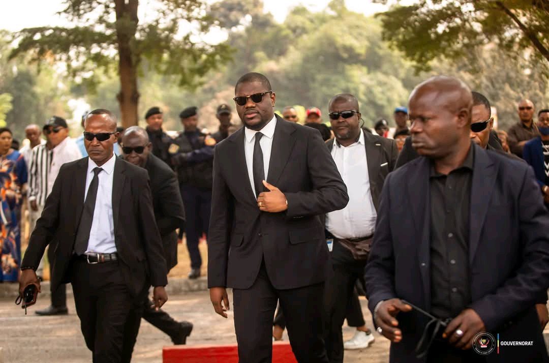 KabaLisolo1's tweet photo. 𝗣𝗡𝗖 | #RDC [18/08/2025] : Matanga ma Général Yawe #Sumanda Bertin, mokambi mwa ba pulusu ya etuka #KongoCentral oyo akufaki mokolo mwa misato ya sanza ya mwambe oyo (3 août) na likama lia nzela o etando ya #Kimpese, esalemi lelo o engumba #Kinshasa. 

Bakonzi ba mapinga mpe bayi politiki bazalaki wana, ndakisa moyangeli mwa etuka Kongo-Central Grâce #Bilolo mpe ministre ya Intérieur Jacquemin #Shabani Lukoo. 
#KabaLisolo