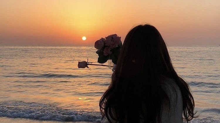 أستحق فُسحة من الأمل من كُل ما 
يجعل المرء مُشعًا دافئًا كأنّه الشّمس.
⠀⠀⠀⠀⠀⋅˚₊ ‧ 🍁🧡✨ ‧ ₊˚⋅.⠀⠀⠀